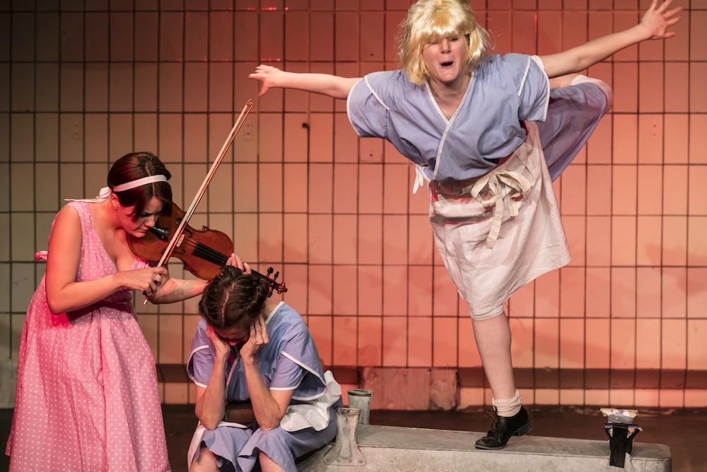 Luftschwimmen Aufführung